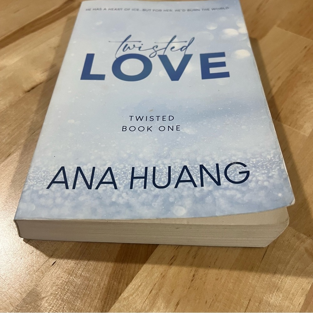 📚BUY 2 GET 1 FREE Twisted Love By‎ Ana Huang - Picture 3 of 4